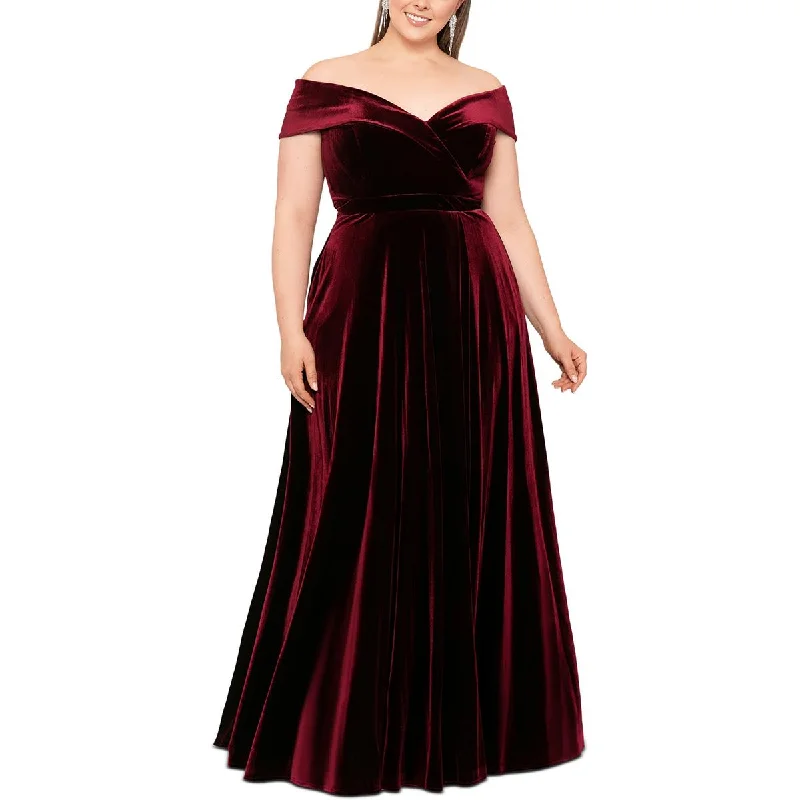 Xscape Womens Plus Solid Velveteen Evening Dress